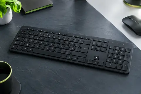 Clavier sans fil OMOTON noir au format AZERTY, avec pavé numérique et touches multimédias.